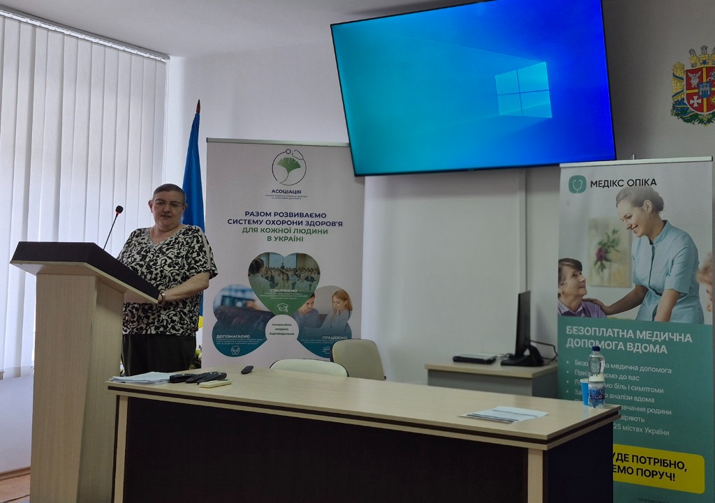 Наталія Герасимчук виступає на конференції в Житомирі
